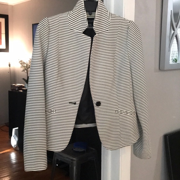 White and Black striped blazer . Great condition - Picture 3 of 3